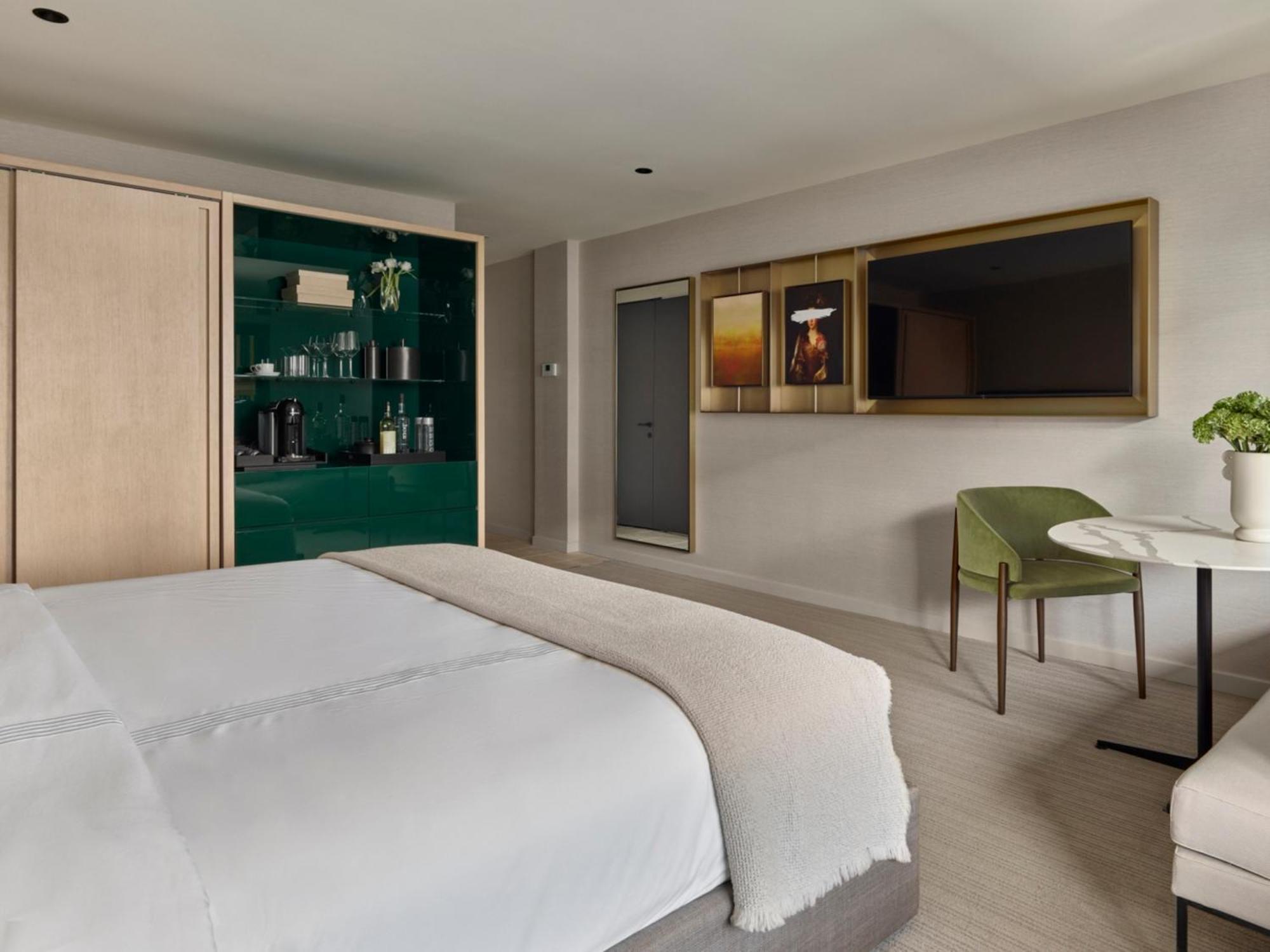 Aka Hotel